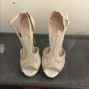 Size 6.5 De Blossom Collection heels